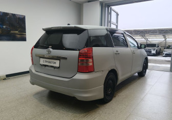 Подержанный автомобиль Toyota Wish Compactvan 2003 года (4 фото)