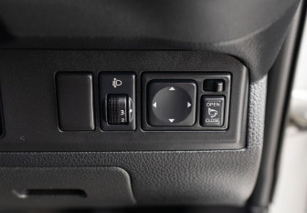 Подержанный автомобиль Nissan Note 2009 года (16 фото)