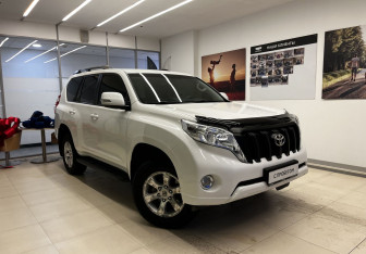 Подержанный автомобиль Toyota Land Cruiser Prado 2016 года (3 фото)