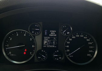 Подержанный автомобиль Lexus LX 2013 года (12 фото)