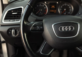 Подержанный автомобиль Audi Q3 2012 года (12 фото)