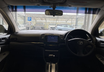 Подержанный автомобиль Toyota Allion 2002 года (12 фото)
