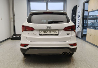 Подержанный автомобиль Hyundai Santa Fe 2017 года (6 фото)