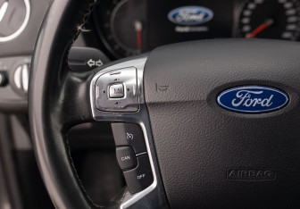 Подержанный автомобиль Ford Mondeo Liftback 2012 года (12 фото)