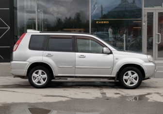 Подержанный автомобиль Nissan X-Trail 2005 года (4 фото)