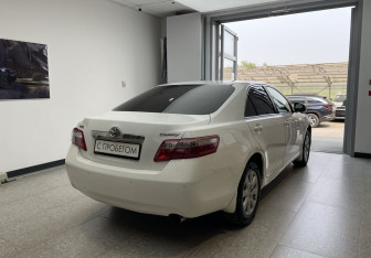 Подержанный автомобиль Toyota Camry Sedan 2011 года (4 фото)