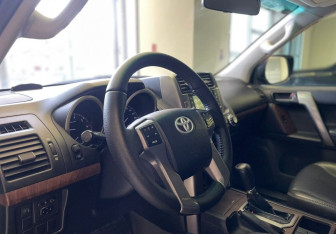 Подержанный автомобиль Toyota Land Cruiser Prado 2010 года (9 фото)