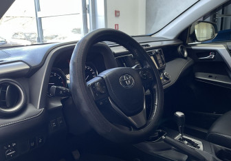 Подержанный автомобиль Toyota RAV4 2016 года (7 фото)