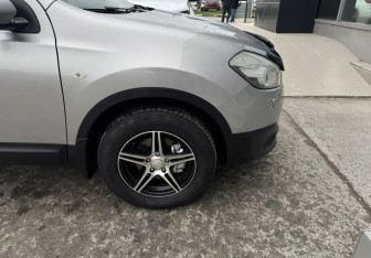 Подержанный автомобиль Nissan Qashqai 2012 года (12 фото)