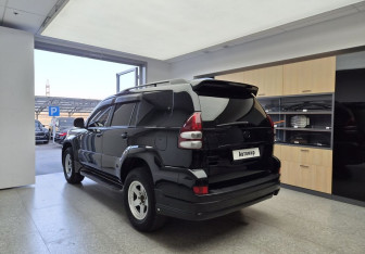 Подержанный автомобиль Toyota Land Cruiser Prado 2006 года (6 фото)
