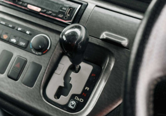 Подержанный автомобиль Honda Avancier Wagon 2001 года (15 фото)