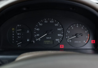 Подержанный автомобиль Mazda Capella Sedan 1999 года (12 фото)