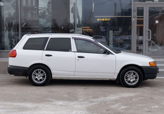 Подержанный автомобиль Nissan AD 2003 года (4 фото)