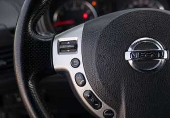 Подержанный автомобиль Nissan X-Trail 2012 года (12 фото)