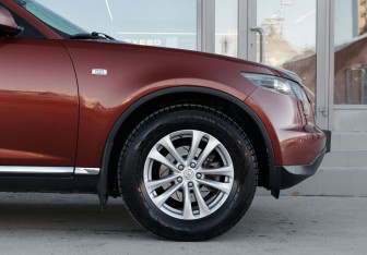 Подержанный автомобиль Infiniti FX 2008 года (9 фото)