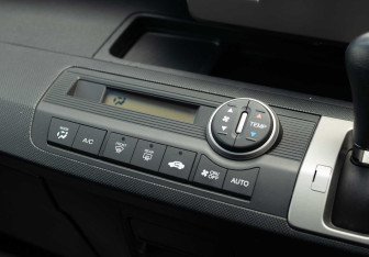 Подержанный автомобиль Honda Freed 2012 года (14 фото)