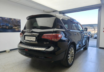 Подержанный автомобиль Infiniti QX80 2016 года (4 фото)