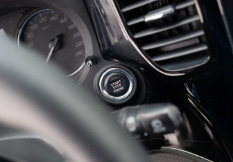 Подержанный автомобиль Mitsubishi Outlander 2019 года (15 фото)