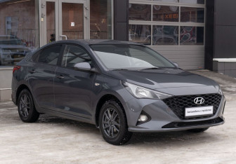 Подержанный автомобиль Hyundai Solaris Sedan 2021 года (3 фото)
