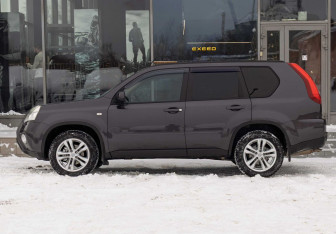 Подержанный автомобиль Nissan X-Trail 2011 года (8 фото)