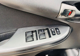 Подержанный автомобиль Toyota Corolla Sedan 2009 года (16 фото)