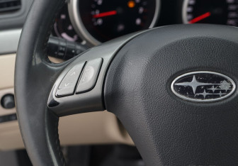 Подержанный автомобиль Subaru Tribeca 2007 года (12 фото)