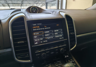 Подержанный автомобиль Porsche Cayenne 2012 года (12 фото)