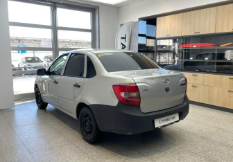 Подержанный автомобиль LADA (ВАЗ) Granta Sedan 2017 года (7 фото)