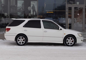 Подержанный автомобиль Toyota Vista Wagon 2000 года (4 фото)