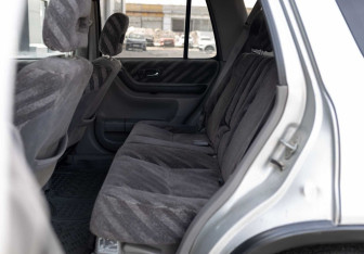 Подержанный автомобиль Honda CR-V 1999 года (15 фото)