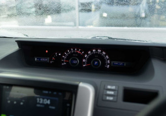 Подержанный автомобиль Toyota Voxy Minivan 2010 года (12 фото)