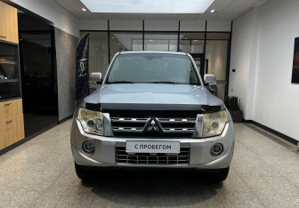 Подержанный автомобиль Mitsubishi Pajero 2012 года (3 фото)