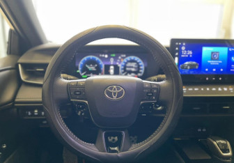 Подержанный автомобиль Toyota Camry Sedan 2024 года (14 фото)