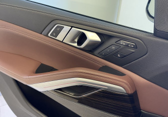 Подержанный автомобиль BMW X6 2021 года (18 фото)