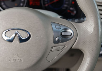 Подержанный автомобиль Infiniti FX 2008 года (14 фото)