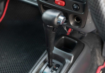 Подержанный автомобиль Suzuki Swift Hatchback 2004 года (13 фото)