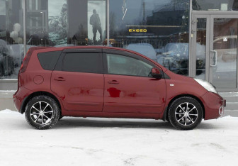 Подержанный автомобиль Nissan Note 2013 года (4 фото)