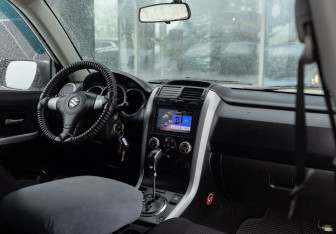 Подержанный автомобиль Suzuki Grand Vitara 2006 года (10 фото)