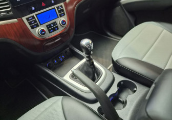 Подержанный автомобиль Hyundai Santa Fe 2008 года (11 фото)
