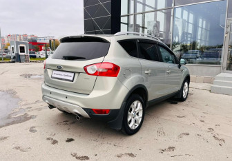 Подержанный автомобиль Ford Kuga 2010 года (5 фото)