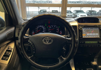 Подержанный автомобиль Toyota Land Cruiser Prado 2008 года (12 фото)