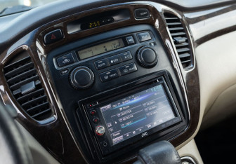 Подержанный автомобиль Toyota Highlander 2002 года (13 фото)