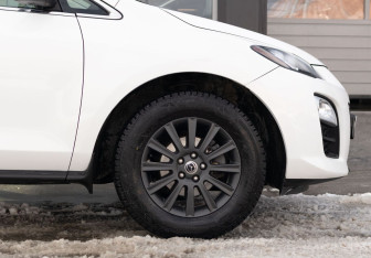 Подержанный автомобиль Mazda CX-7 2011 года (9 фото)