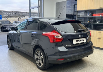 Подержанный автомобиль Ford Focus Hatchback 2012 года (6 фото)