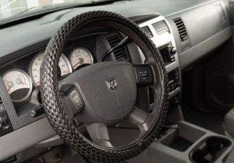 Подержанный автомобиль Dodge Durango 2005 года (11 фото)