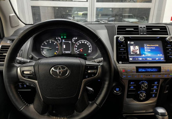Подержанный автомобиль Toyota Land Cruiser Prado 2017 года (11 фото)