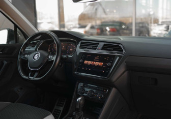 Подержанный автомобиль Volkswagen Tiguan 2019 года (10 фото)