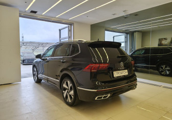 Подержанный автомобиль Volkswagen Tiguan 2023 года (6 фото)