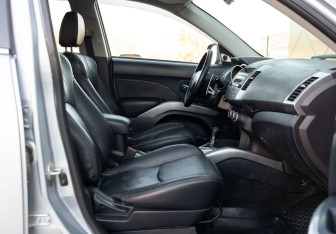 Подержанный автомобиль Mitsubishi Outlander 2008 года (19 фото)