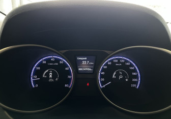 Подержанный автомобиль Hyundai ix35 2012 года (11 фото)